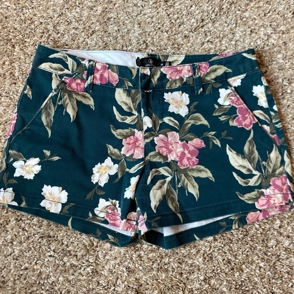 Volcom Floral Shorts Y2K Green Womens Size 26 Low Rise - Picture 1 of 7